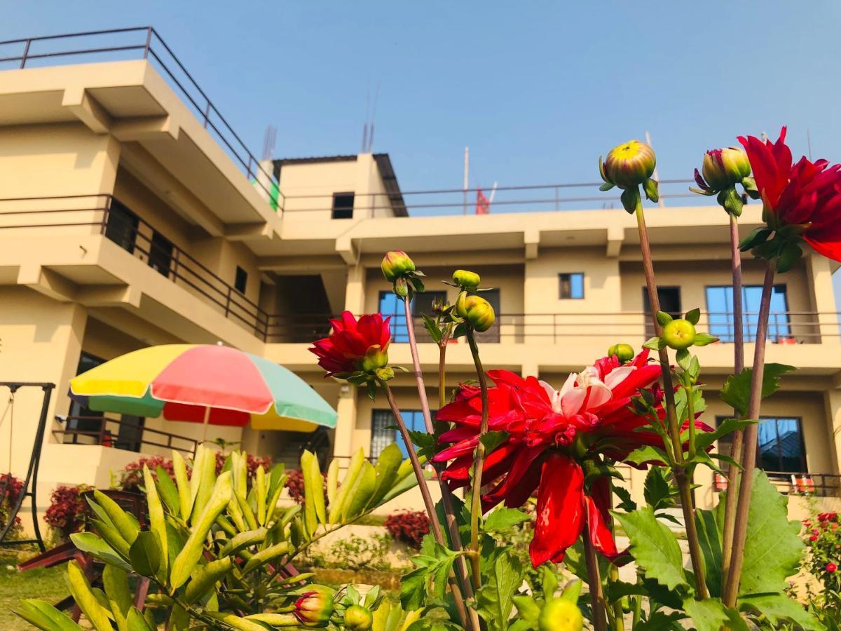 Hotel Happy Land Chitwan Exterior foto