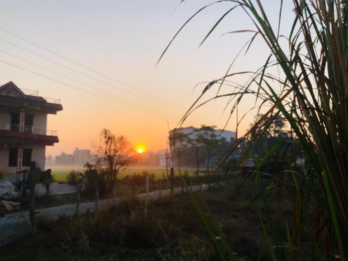 Hotel Happy Land Chitwan Exterior foto