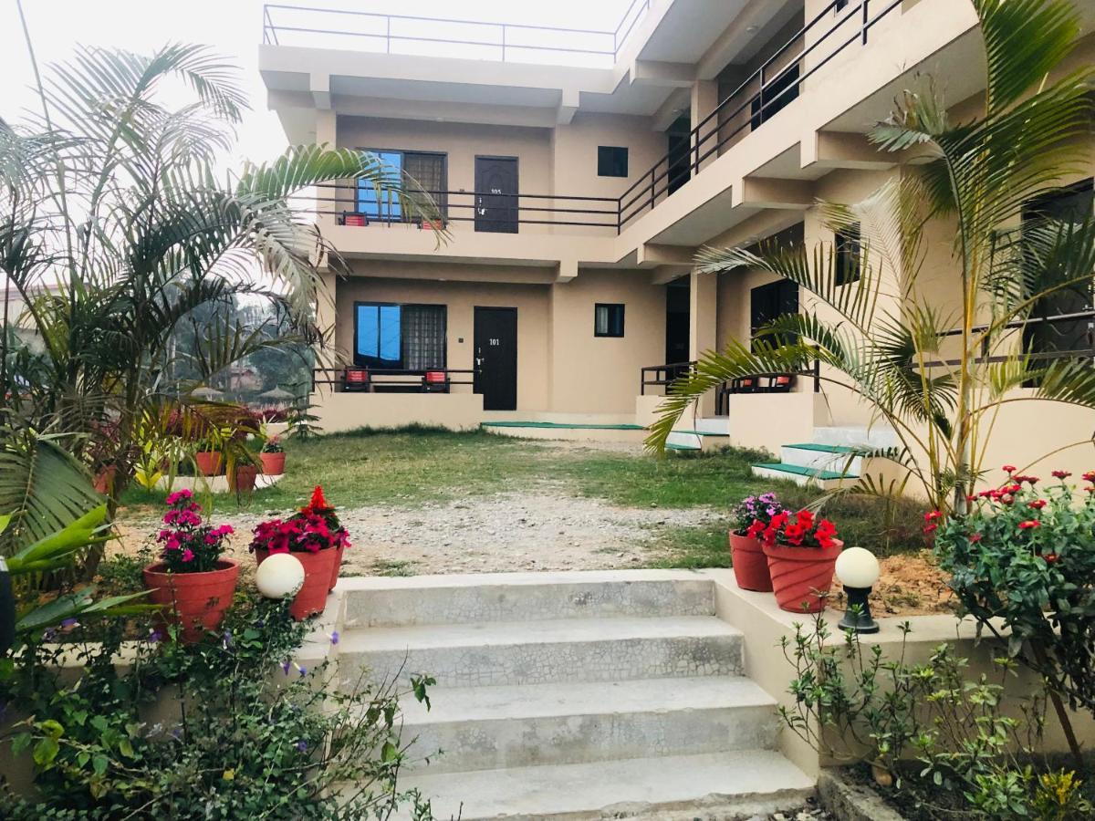 Hotel Happy Land Chitwan Exterior foto